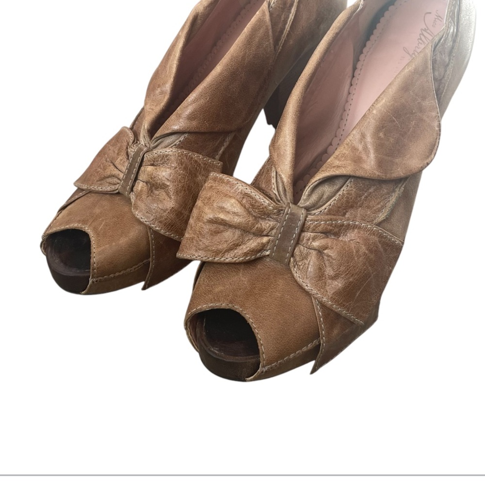 Anthropologie leather bow detail heels